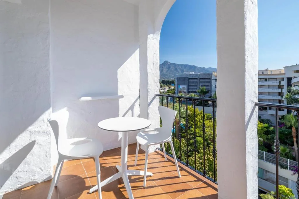 Habitación Triple Superior (2 adultos + 1 niño) — Occidental Puerto Banús