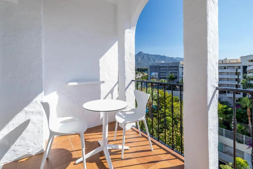 Habitación Triple Superior (3 adultos) — Occidental Puerto Banús