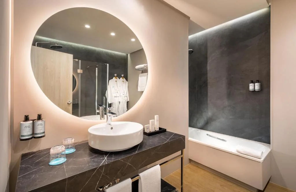 Suite Junior Familiar (2 adultos + 2 niños) — Occidental Sevilla Viapol