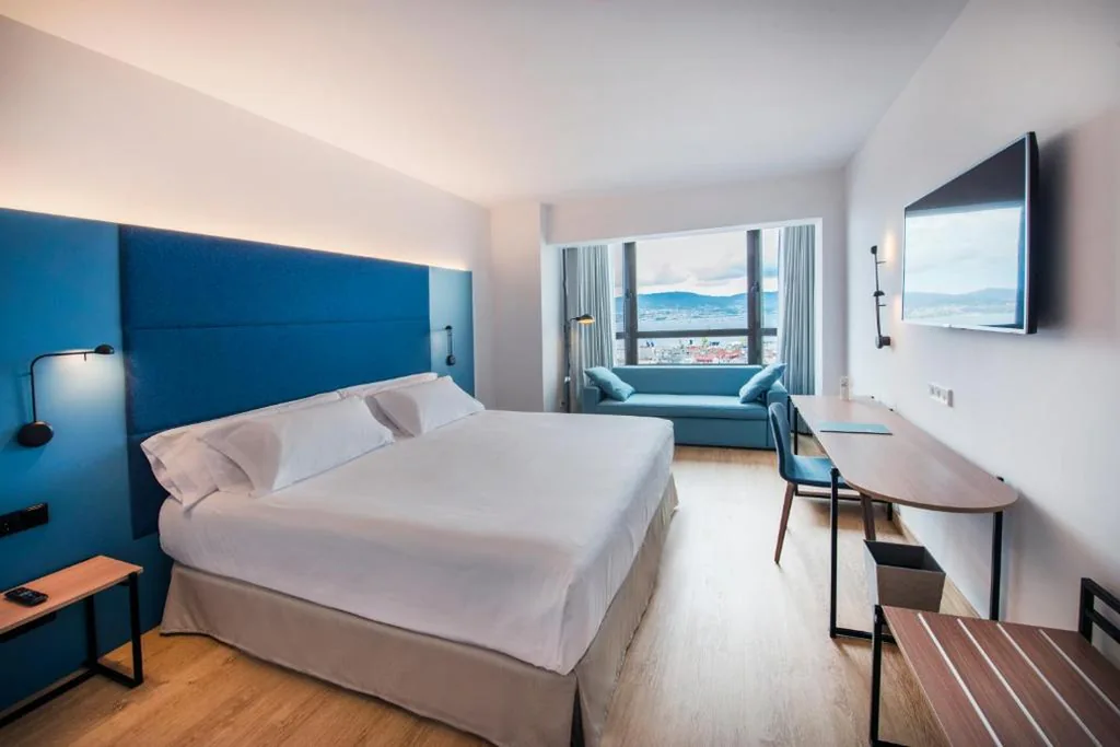 Alojamiento Superior con cama extragrande y vistas a Ria — Occidental Vigo