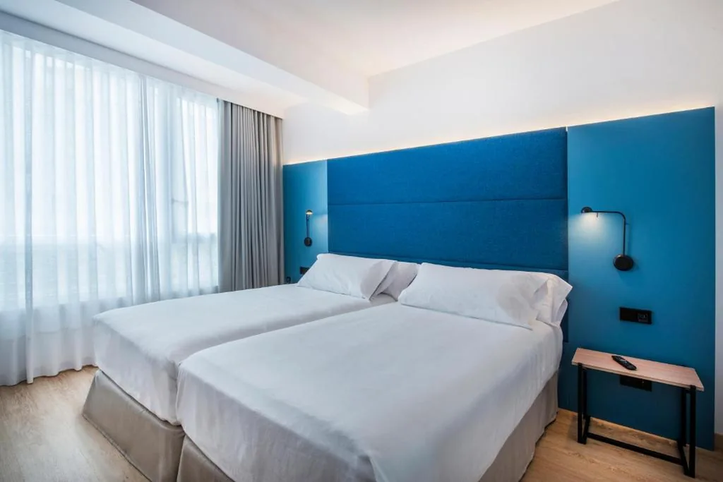 Habitación Superior (2 adultos) — Occidental Vigo