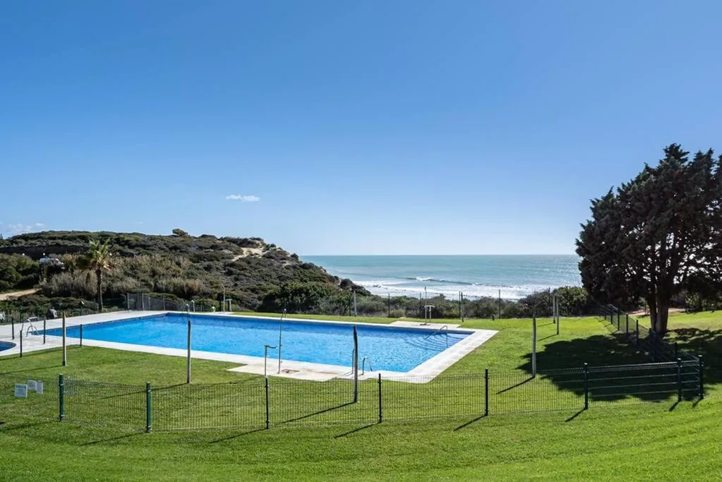 Ocean beachside house with pool 46