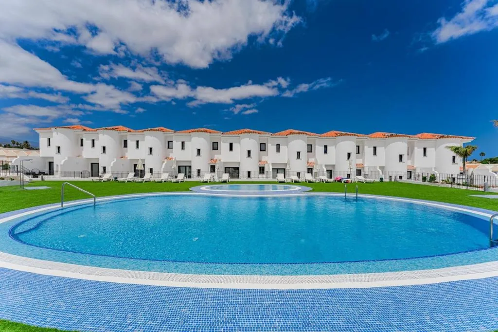 Apartment with Pool View — Ocean Boulevard By CheckPop