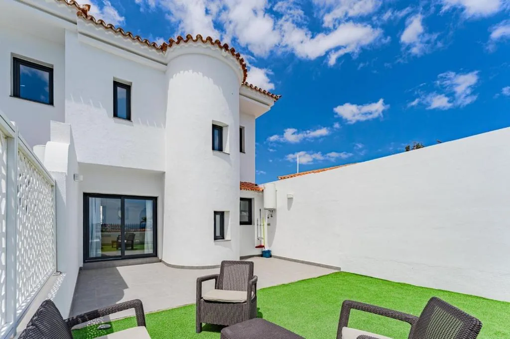 Bungalow with Sea View — Ocean Boulevard By CheckPop