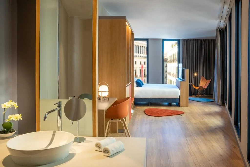 Deluxe-Eck-Doppelzimmer — Ocean Drive Madrid