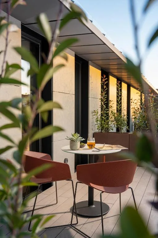 Superior-Zimmer mit Terrasse – extragroßes Doppelbett — Ocean Drive Madrid