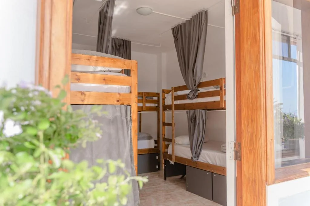 Beliche em dormitório misto — Ocean Nomads Coworking Tenerife