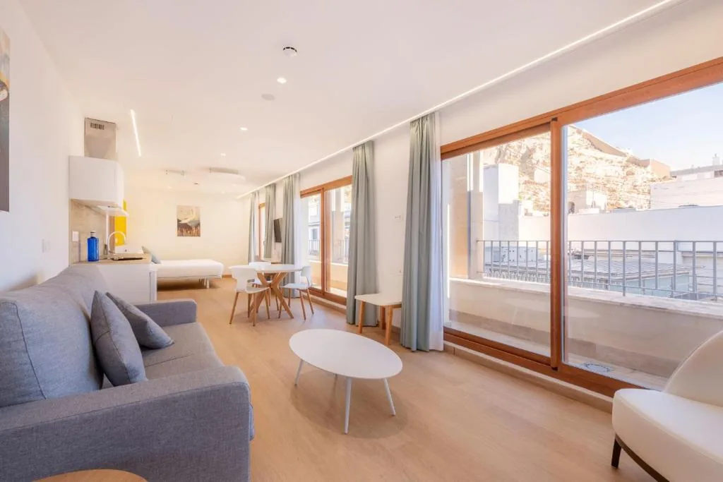 デラックスアパートメント — Odyssey Rooms Alicante