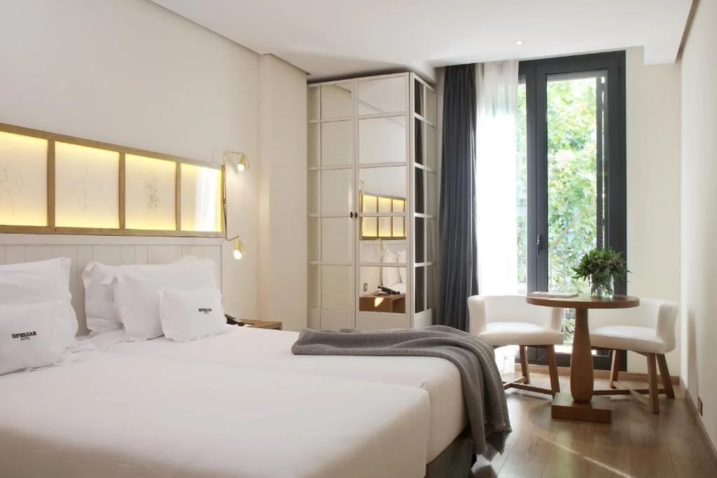 Tweepersoonskamer - 1 of 2 bedden — Ofelias Hotel 4Sup