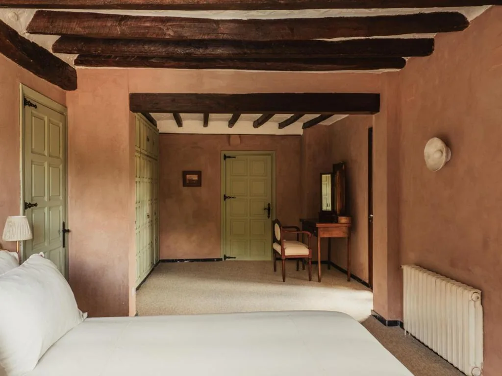 Habitación Doble con vistas a la piscina — Off Grid Girona