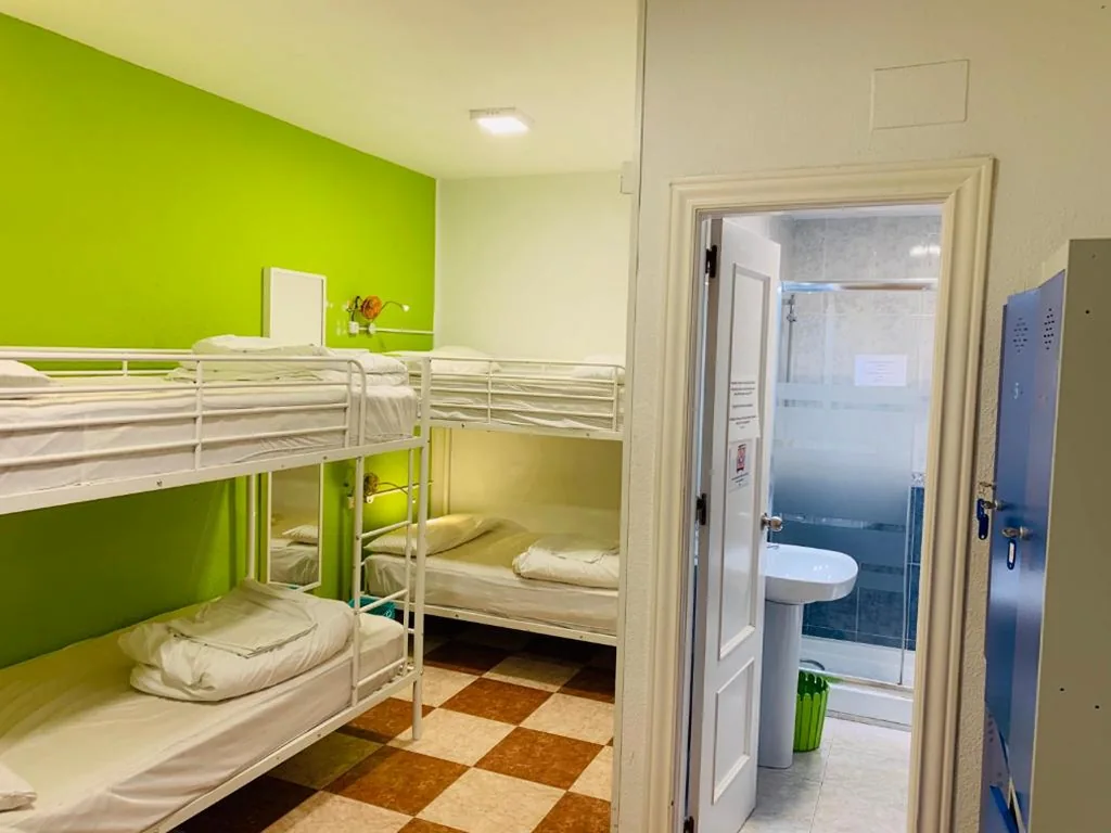 Bett im gemischten 6-Bett-Schlafsaal mit eigenem Bad — Oh! My Hostel