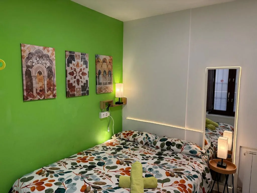 Doppelzimmer mit Gemeinschaftsbad — Oh! My Hostel