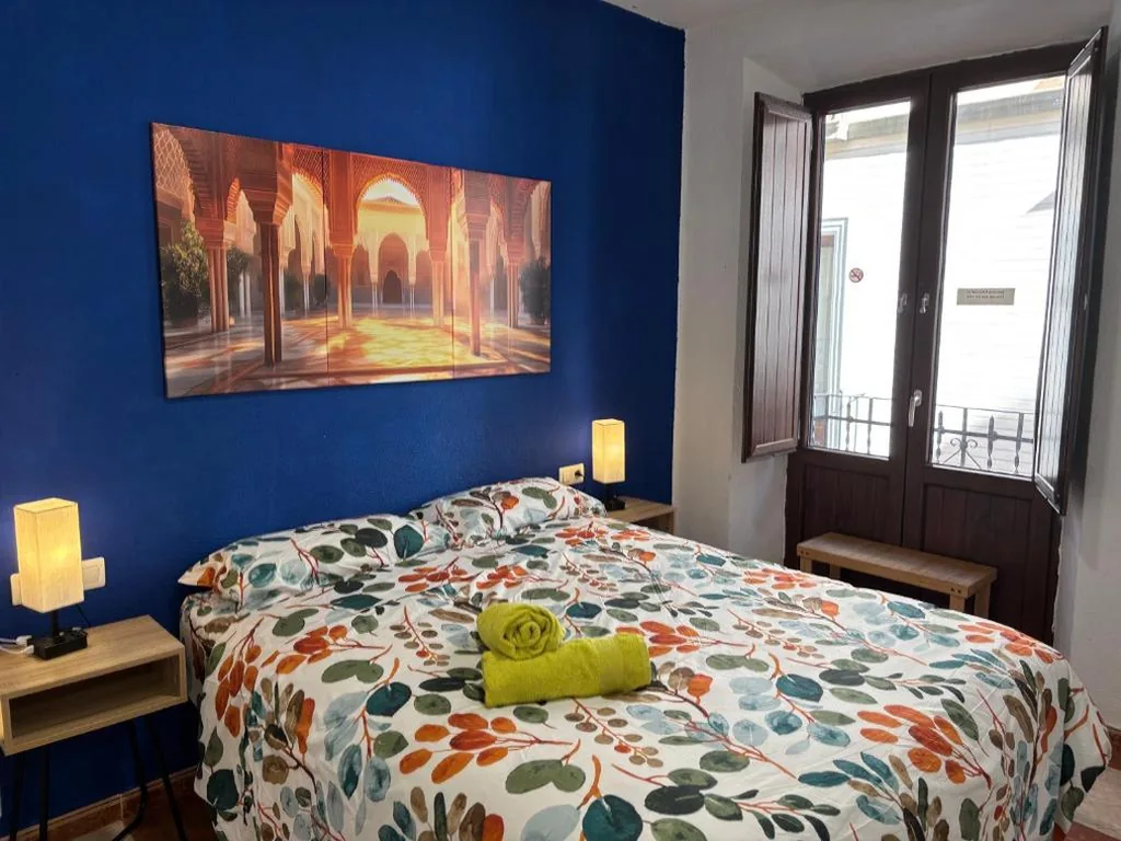 Doppelzimmer mit eigenem Bad — Oh! My Hostel