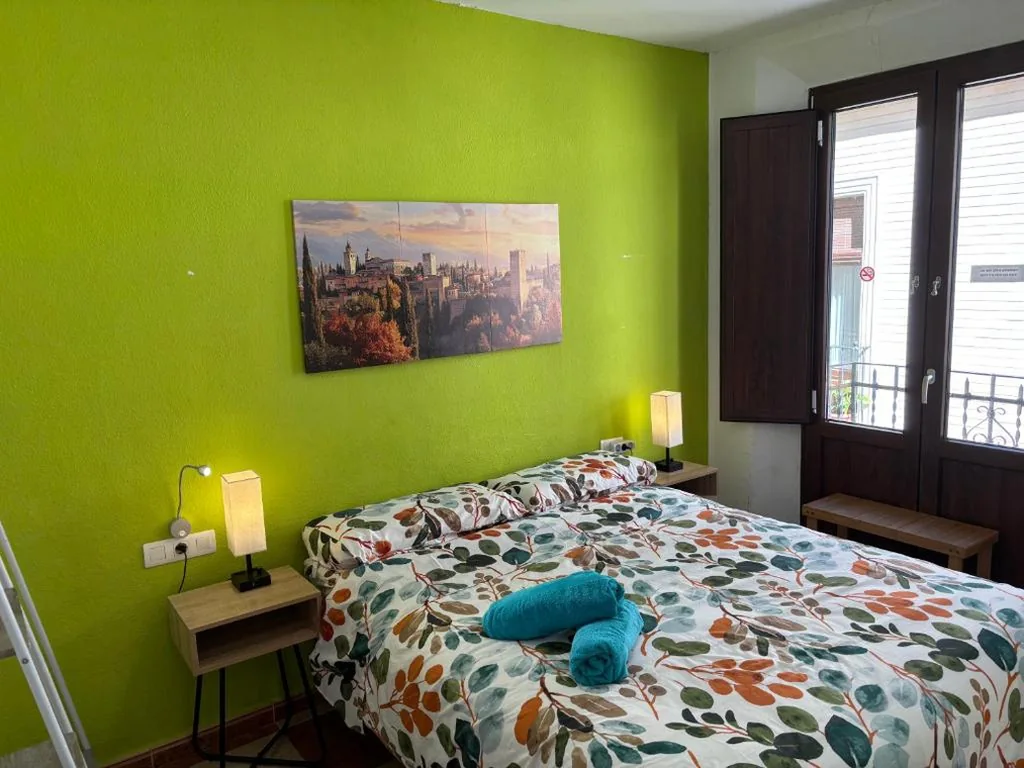 Doppelzimmer mit eigenem Bad — Oh! My Hostel