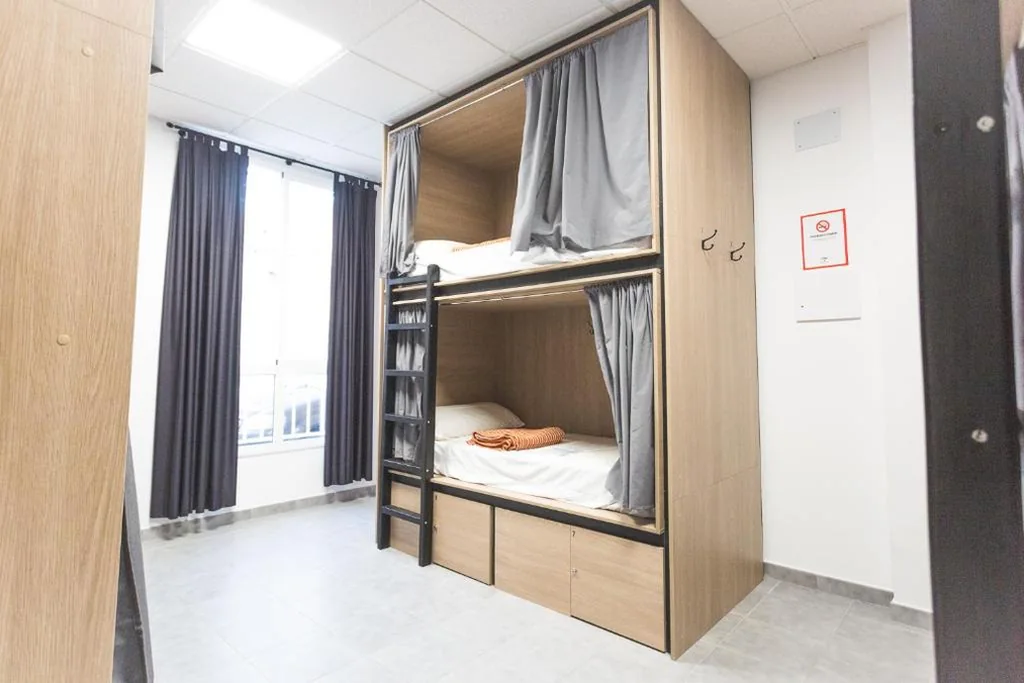 Habitación Compartida Mixta de 8 camas — Ohana Tarifa Hostel