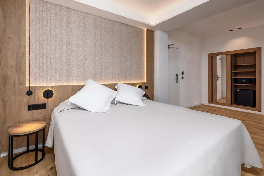 Camera doppia (2 adulti + 1 bambino) - 1 o 2 letti — Ohtels Gran Hotel Almeria
