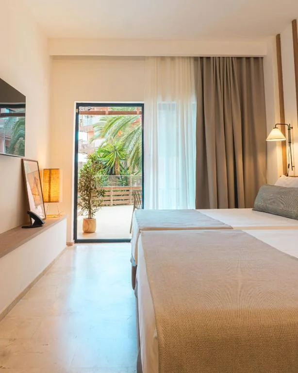 Quadruple Room (2 Adults + 2 Children) — Ohtels Les Oliveres