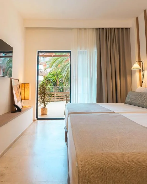 Triple Room (2 Adults + 1 Child) — Ohtels Les Oliveres
