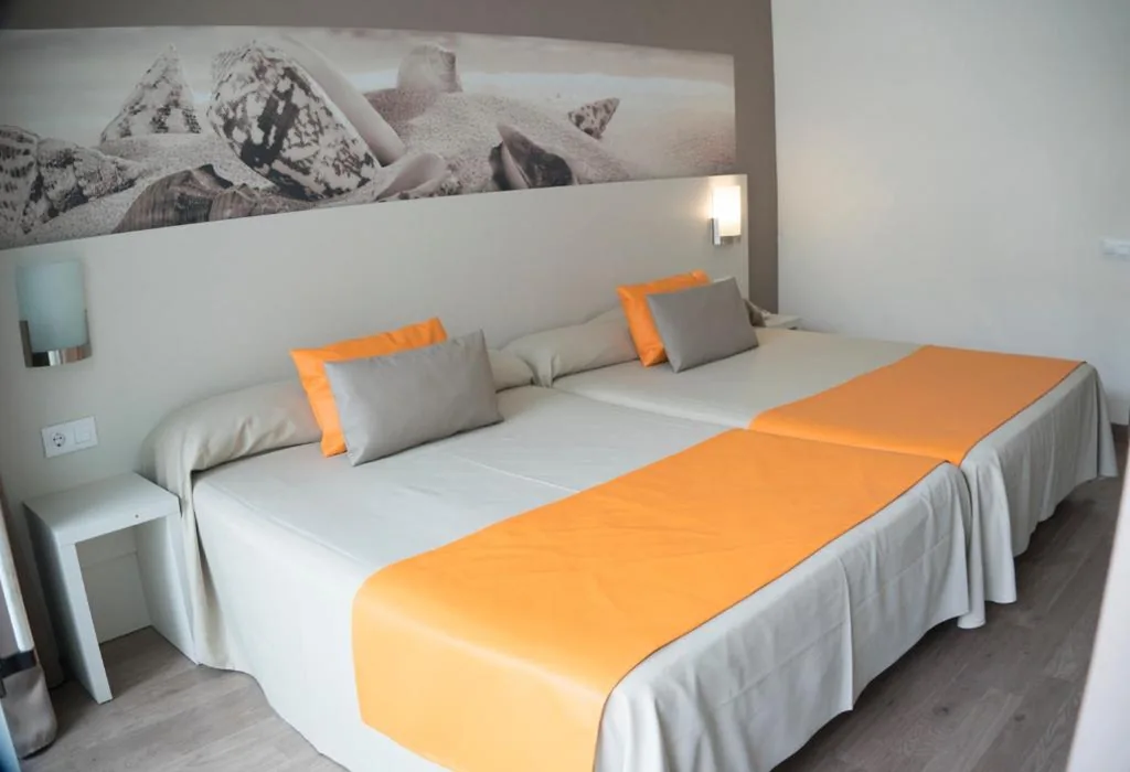 Camera quadrupla (3 adulti + 1 bambino) — Ohtels Villa Dorada
