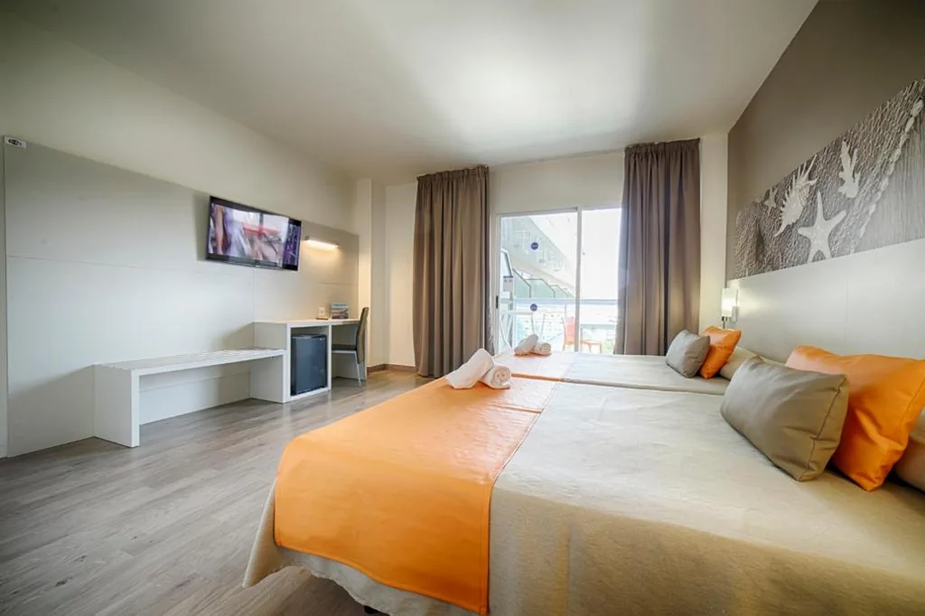 Camera tripla (2 adulti + 1 bambino) — Ohtels Villa Dorada