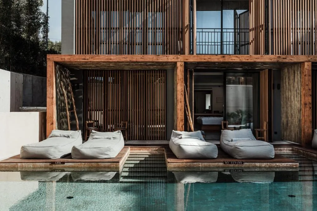Swim-Up-Unterkunft — OKU Ibiza