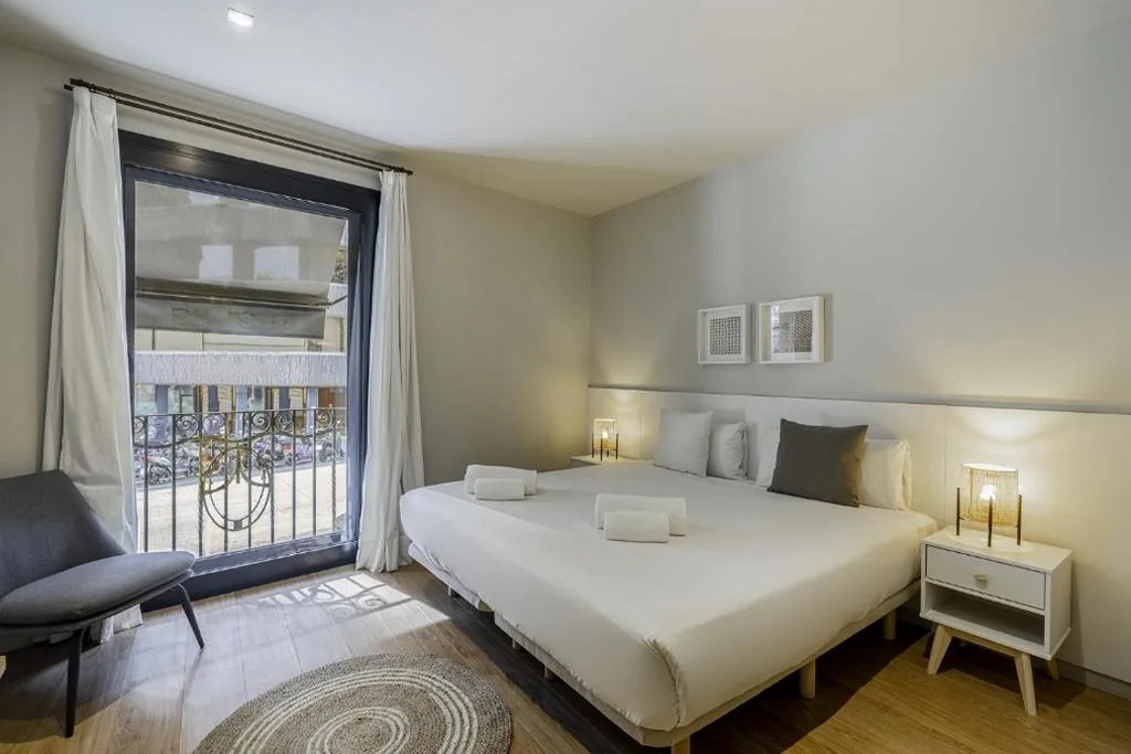 Quarto Duplo Deluxe — Ola Living Hostal Diagonal