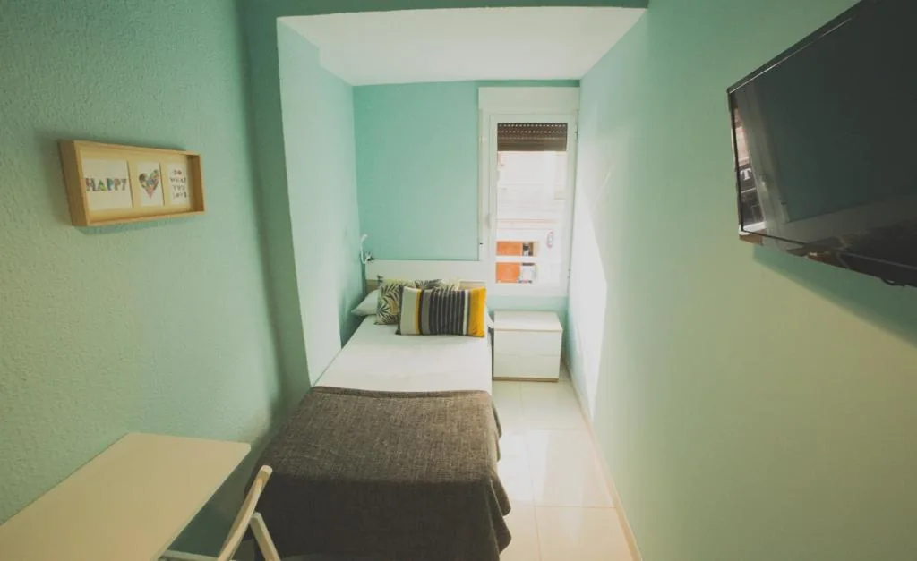 Quarto Individual com duche e WC partilhados — Old Town Alicante