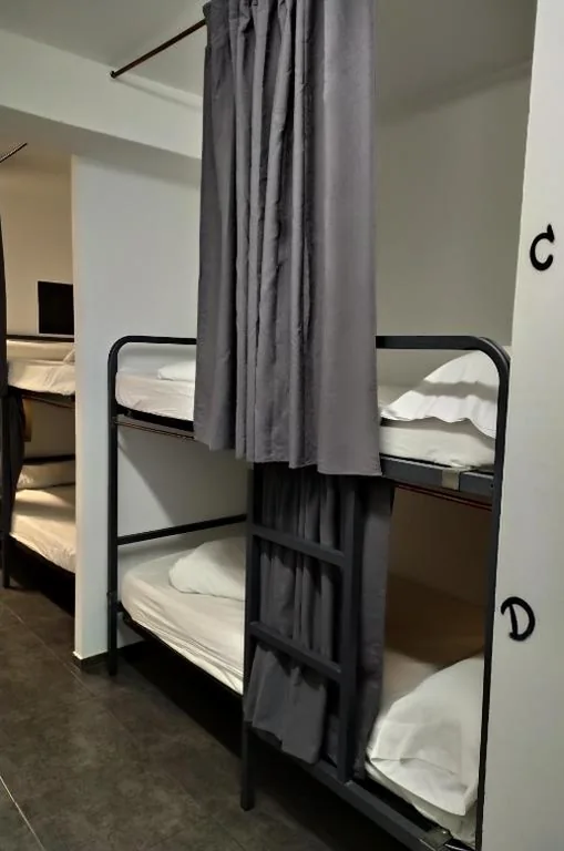 Posto letto in dormitorio condiviso misto da 4 letti — Olé Backpackers Hostel