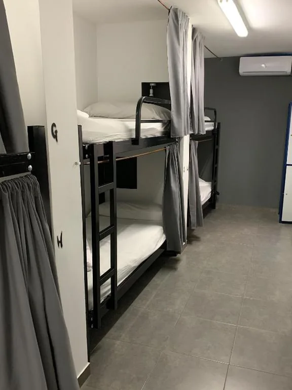 Posto letto in dormitorio condiviso misto da 8 letti — Olé Backpackers Hostel