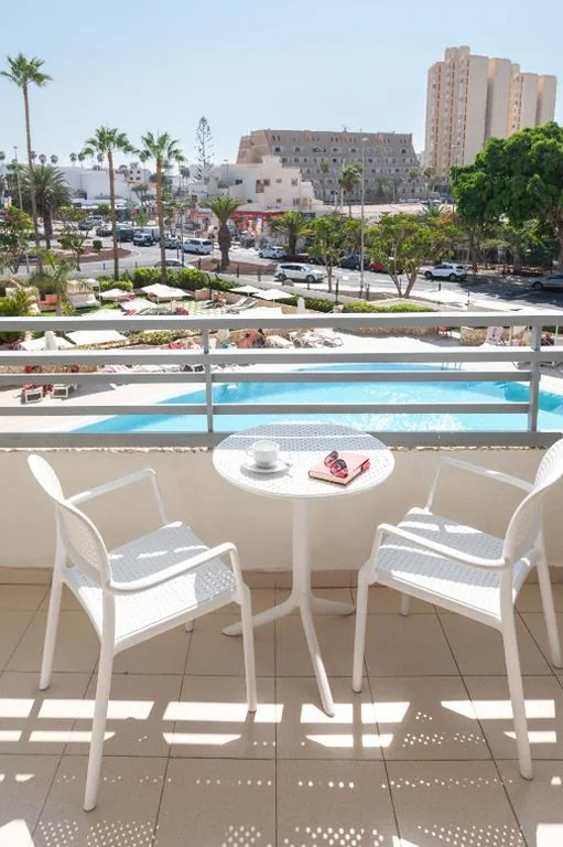 Habitación Doble con vistas a la piscina — Olé Tropical Tenerife Adults Only
