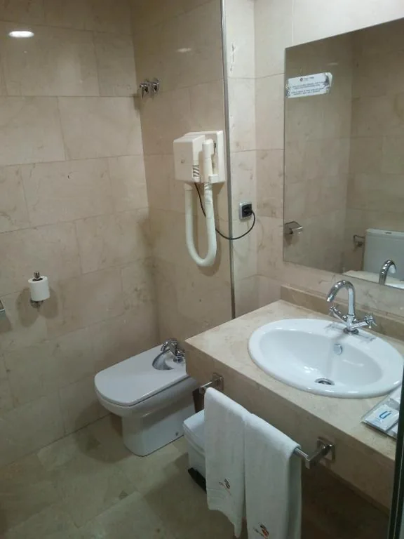 Habitación Cuádruple con baño — Olimpia Hoteles