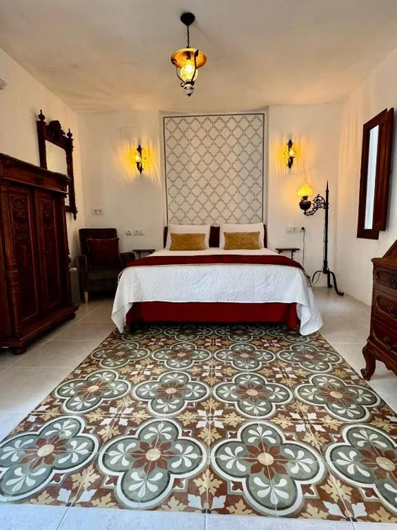 Habitación Doble Deluxe con bañera — Oliva Courtyard Guesthouse