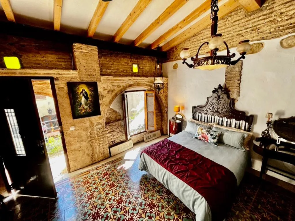 Oliva Courtyard Guesthouse