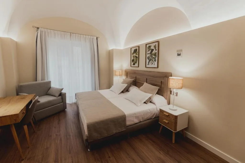 Chambre Double Standard avec balcon - 1 ou 2 lits — Olivae Hostal Boutique