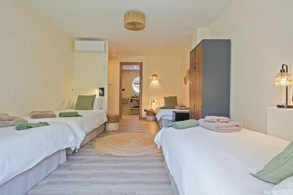 Cama en habitación femenina compartida de 4 camas — Olivia Barcelona