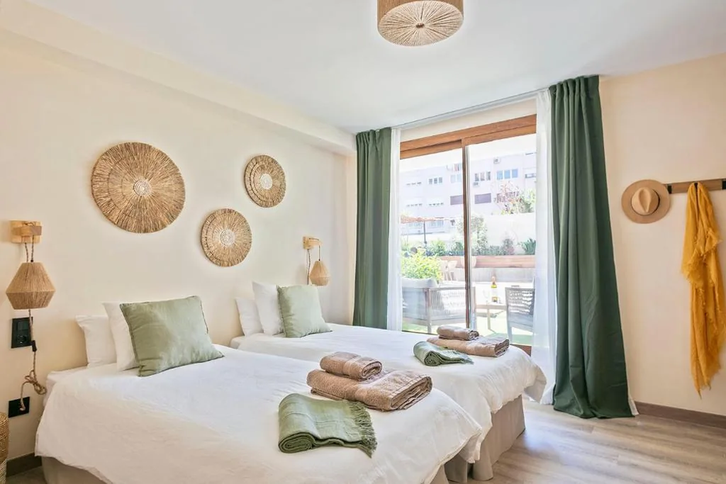 Habitación Doble con baño privado externo — Olivia Barcelona