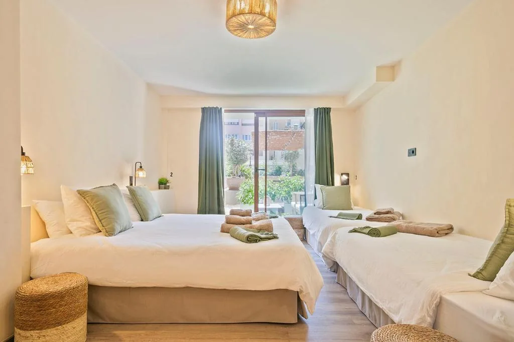 Habitación Familiar con balcón — Olivia Barcelona