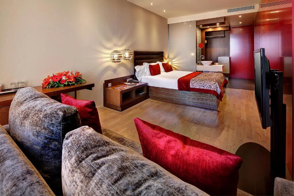 Habitación Triple — Olivia Plaza Hotel