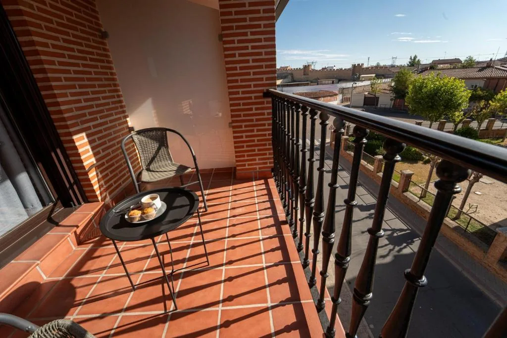 Quarto duplo com terraço - 2 camas — Olmedo Hostal Plaza