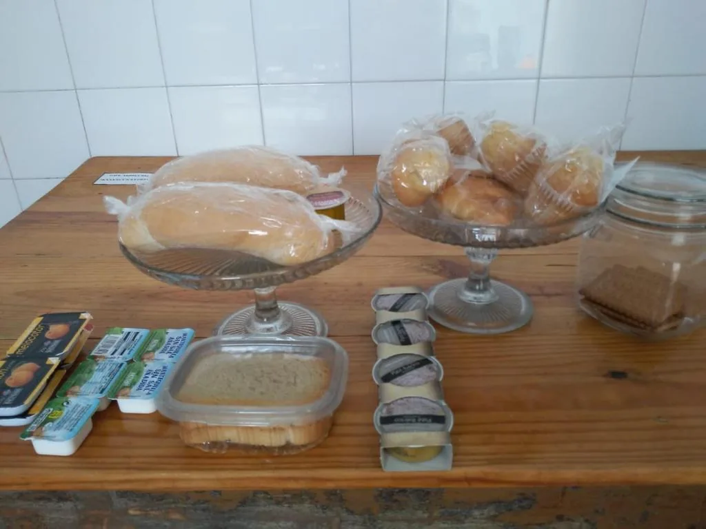 Chambre double avec salle de bains commune - 2 lits — Olvera B&B Hostel en Olvera