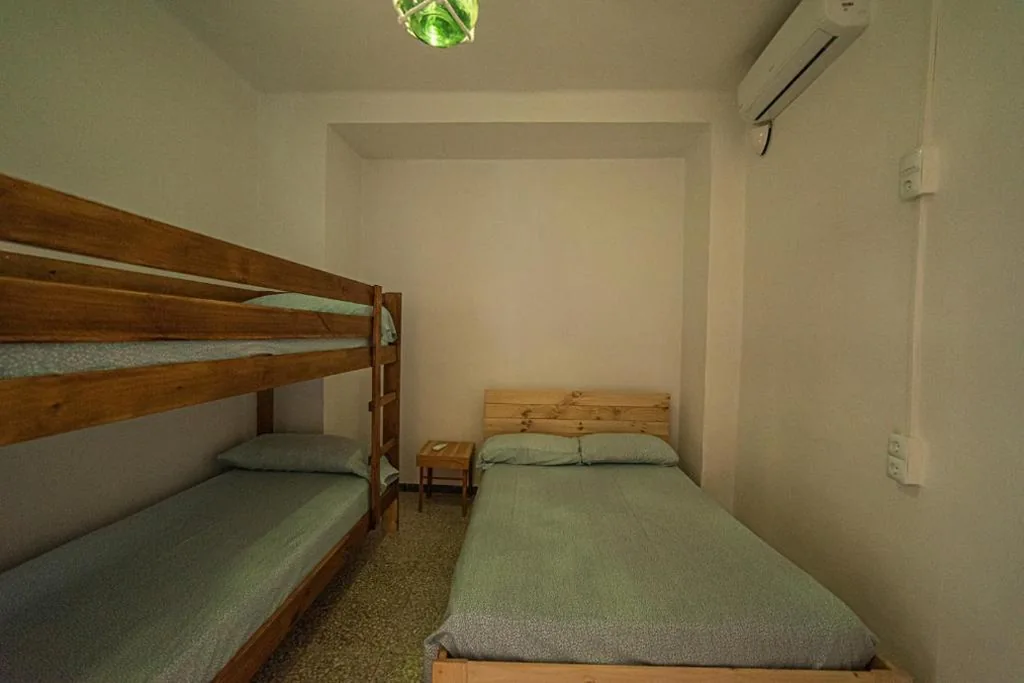 Chambre familiale avec salle de bains commune — Olvera B&B Hostel en Olvera