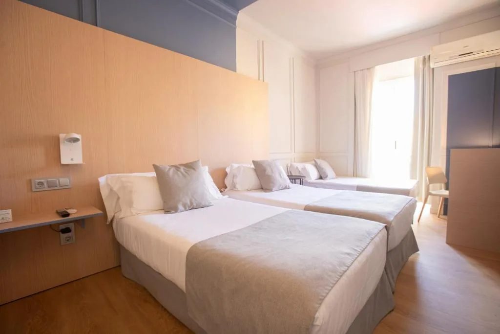 Habitación Triple (2 adultos + 1 niño) — Olympia Consul del Mar
