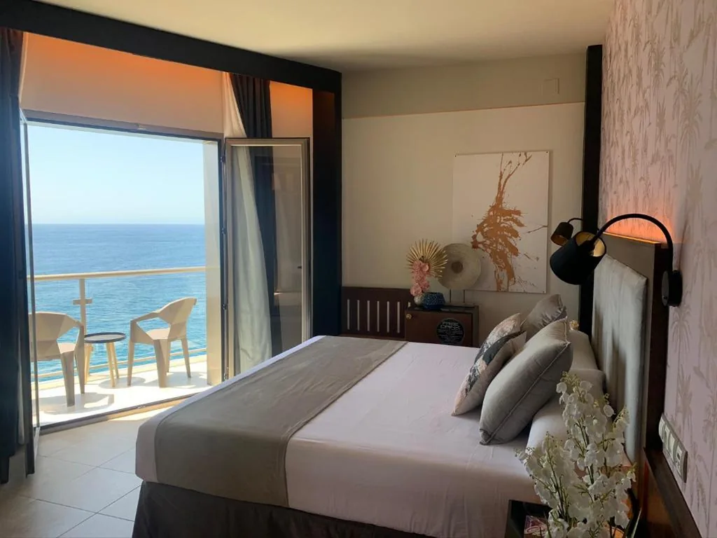 Camera Doppia Deluxe con vista sul mare — ON ALETA ROOM designed for adults
