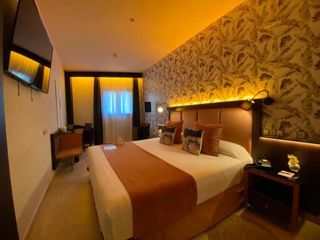 Camera Tripla — ON ALETA ROOM designed for adults