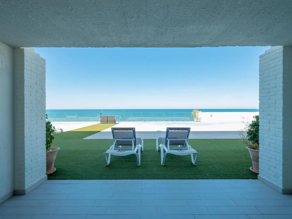 Camera Deluxe con letto matrimoniale extra-large — ON Hotels Oceanfront Adults Designed