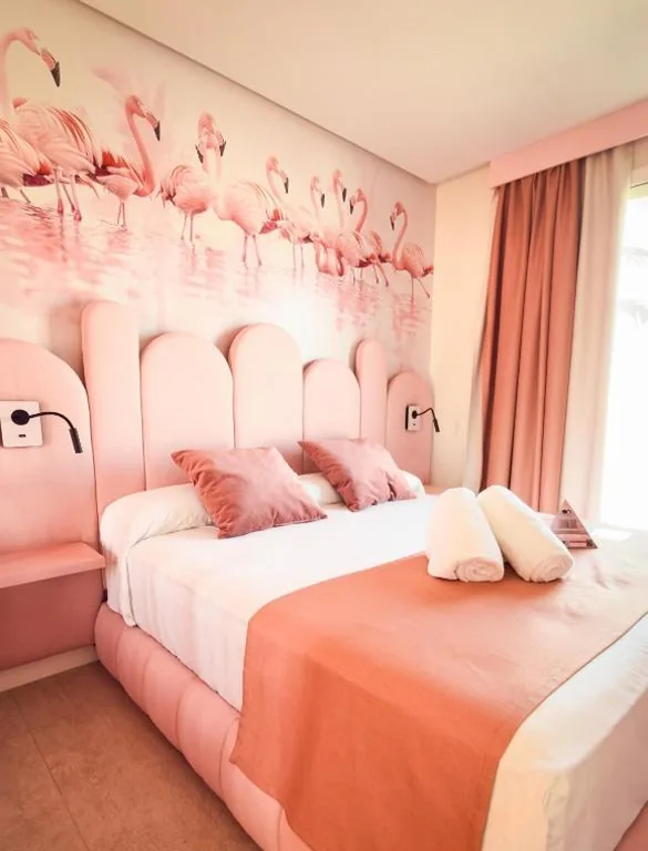 Standaard vierpersoonskamer — On Pink Motel