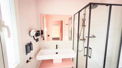On Pink Motel — foto 3