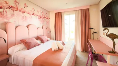 On Pink Motel — foto 5