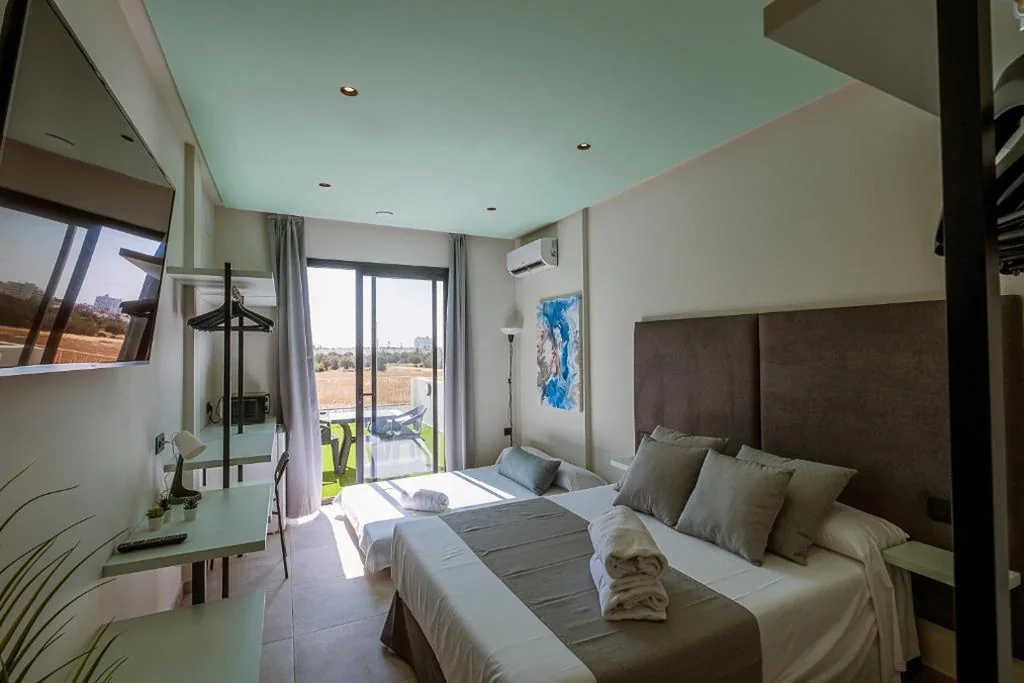Habitación Doble con cama supletoria (2 adultos + 1 niño) — ON The Residence