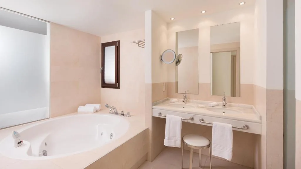 Suite Junior con terraza — Ona Hacienda del Álamo Golf Resort